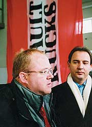 Директор сервисного центра Виктор Селиверстов (слева) и глава Представительства Renault Trucks в СНГ Гийом Зиммерманн
