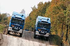 Сидящие за рулем DAF пилоты борются за победу Сидящие за рулем DAF пилоты борются за победу