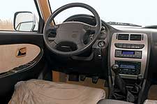 Центральная консоль смотрится богато, автонадписей "airbag" вы тут не найдете