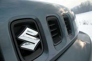 Машины 2005 модельного года получили "зеркальную" эмблему