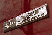 Ничто не мешает мотору Northstar V8 "пулять" машину по первому желанию правой ноги. Никаких задержек в реакциях, чистое ускорение!
