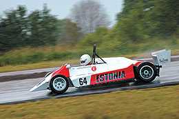 А вот это – уже чисто эстонское изобретение. Когда-то каждый гонщик, выступавший на формулах в чемпионате СССР, мечтал о такой вот – с иголочки – "Эстонии-21".